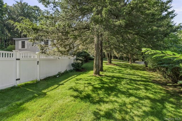 10 Oak Bend Road, Poughkeepsie, NY 12603