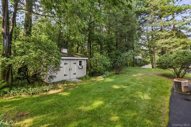 10 Oak Bend Road, Poughkeepsie, NY 12603