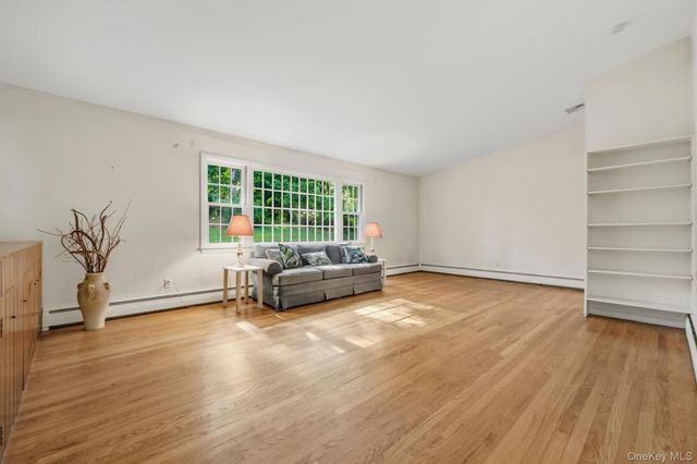 10 Oak Bend Road, Poughkeepsie, NY 12603