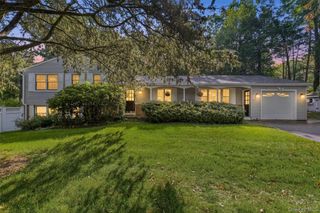 10 Oak Bend Road, Poughkeepsie, NY 12603