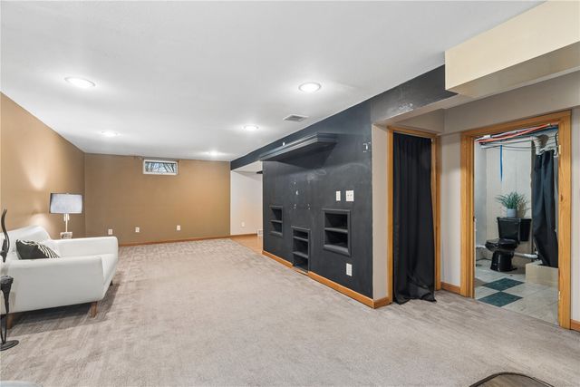 4018 Dalewood Avenue SE, Cedar Rapids, IA 52403