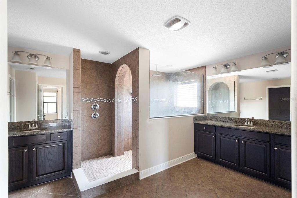 Image 12 of property listing at 1214 FOUNTAIN COIN LOOP, Orlando, FL 32828