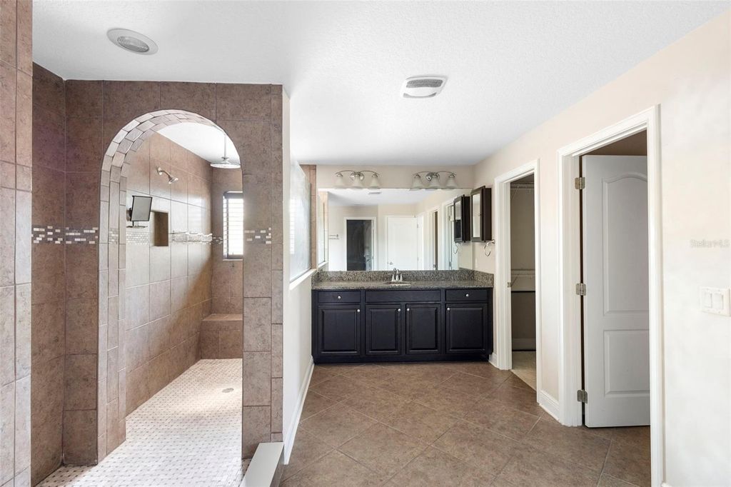 Image 13 of property listing at 1214 FOUNTAIN COIN LOOP, Orlando, FL 32828