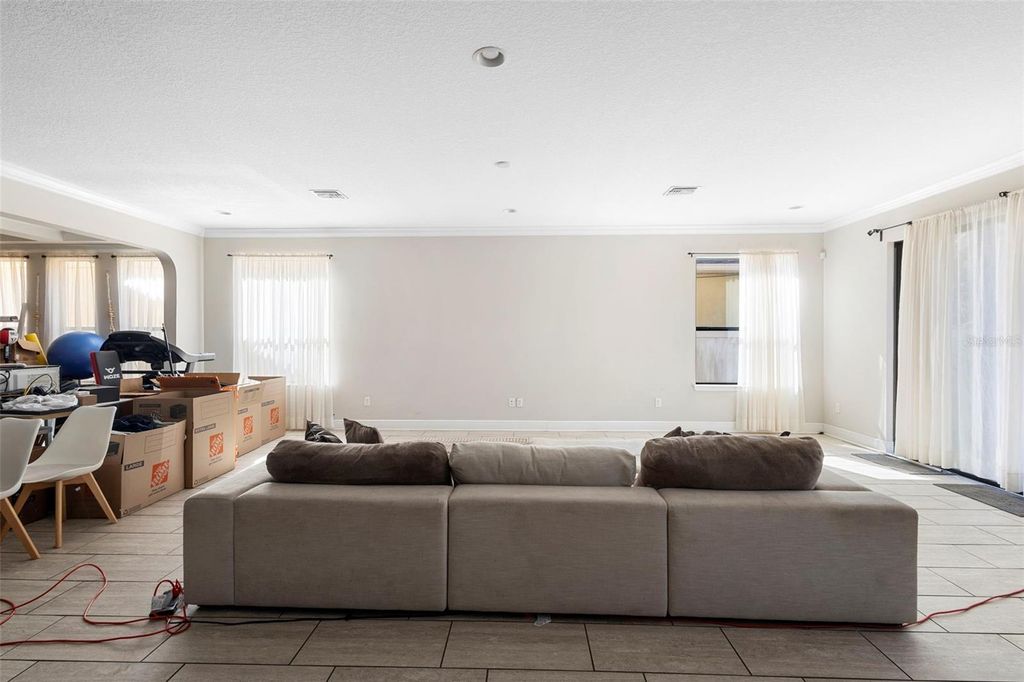 Image 4 of property listing at 1214 FOUNTAIN COIN LOOP, Orlando, FL 32828