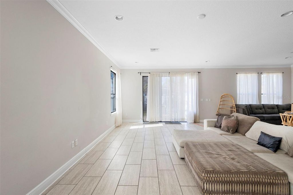 Image 5 of property listing at 1214 FOUNTAIN COIN LOOP, Orlando, FL 32828