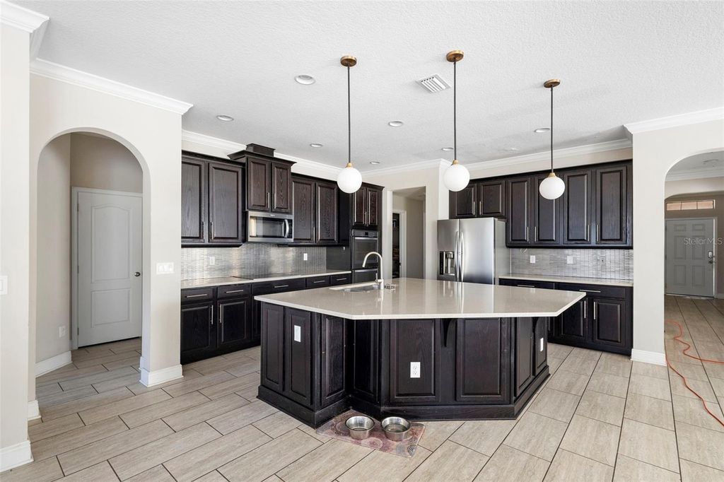 Image 8 of property listing at 1214 FOUNTAIN COIN LOOP, Orlando, FL 32828