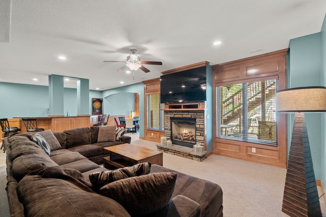 16915 Winston Circle, Clive, IA 50325
