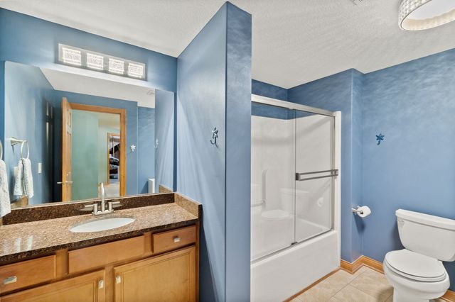 16915 Winston Circle, Clive, IA 50325