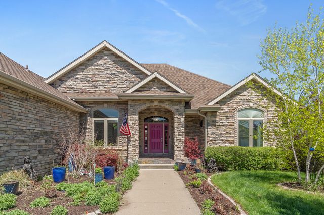 16915 Winston Circle, Clive, IA 50325