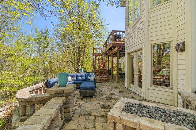 16915 Winston Circle, Clive, IA 50325