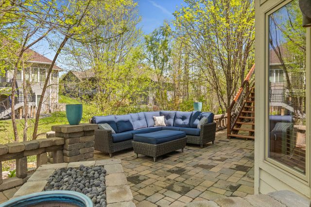 16915 Winston Circle, Clive, IA 50325