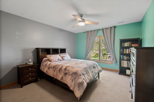 16915 Winston Circle, Clive, IA 50325