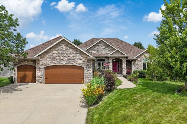 16915 Winston Circle, Clive, IA 50325
