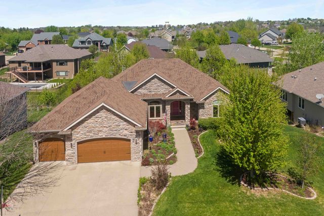 16915 Winston Circle, Clive, IA 50325