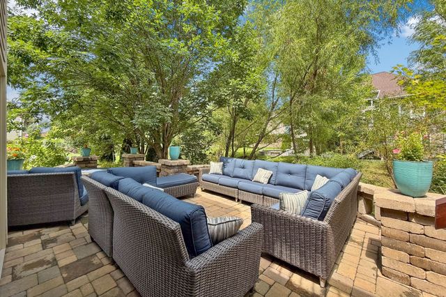 16915 Winston Circle, Clive, IA 50325
