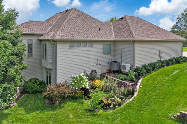 16915 Winston Circle, Clive, IA 50325