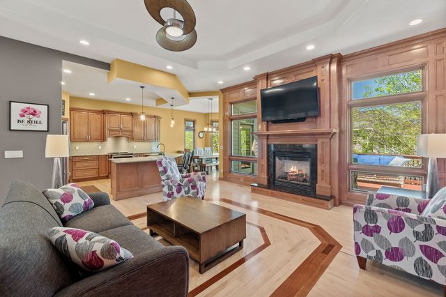16915 Winston Circle, Clive, IA 50325