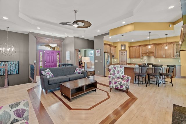 16915 Winston Circle, Clive, IA 50325