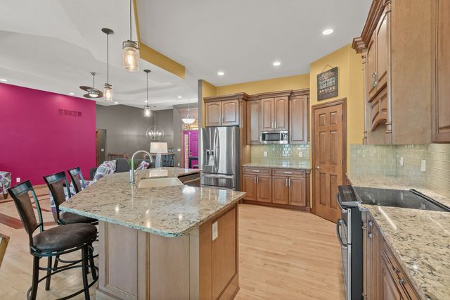 16915 Winston Circle, Clive, IA 50325