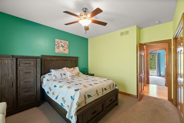 16915 Winston Circle, Clive, IA 50325