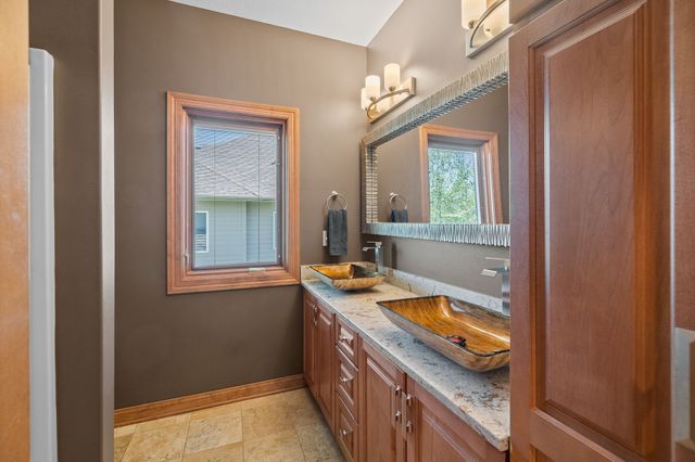 16915 Winston Circle, Clive, IA 50325