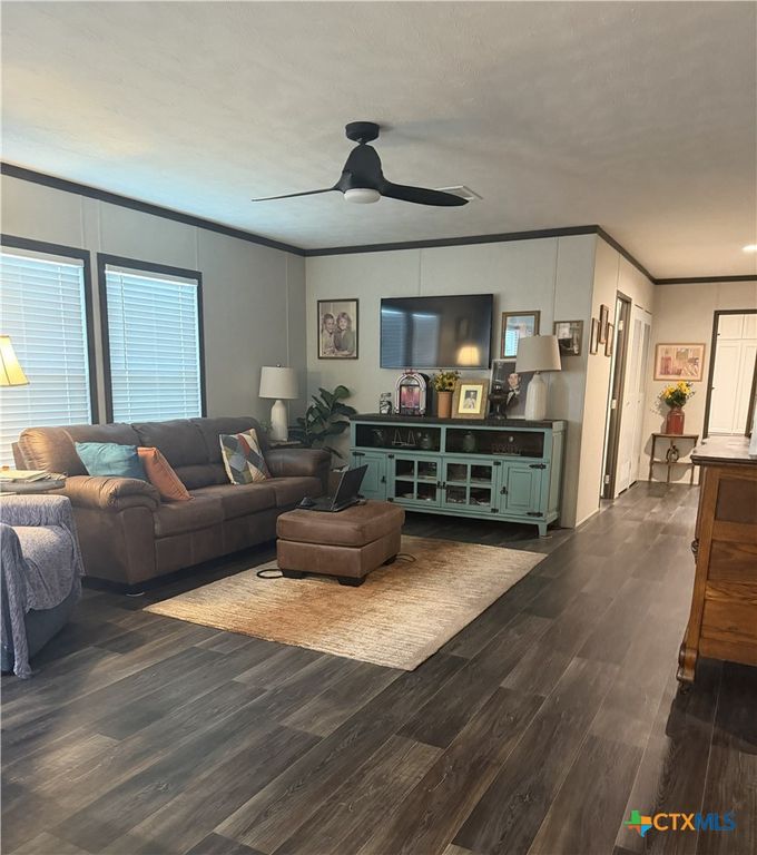 Image 10 of property listing at 1576 Settlers Way 2, Seguin, TX 78155