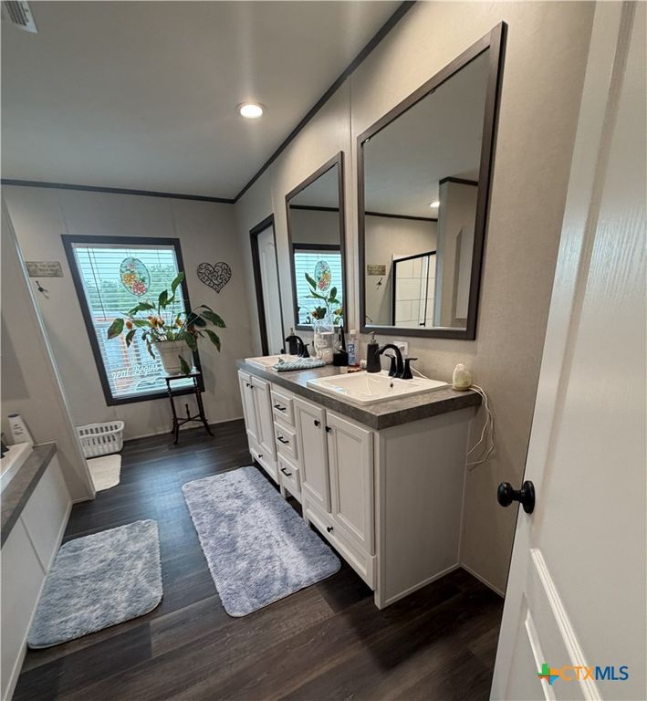 Image 12 of property listing at 1576 Settlers Way 2, Seguin, TX 78155