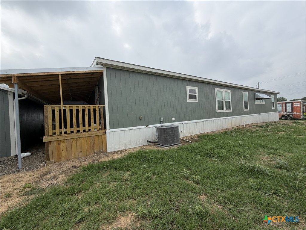 Image 4 of property listing at 1576 Settlers Way 2, Seguin, TX 78155