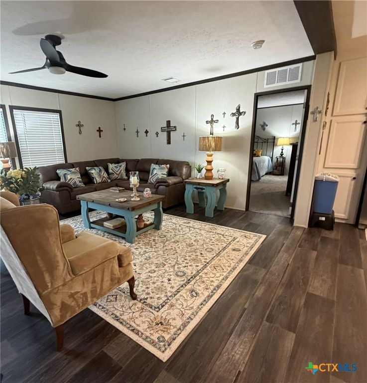 Image 6 of property listing at 1576 Settlers Way 2, Seguin, TX 78155