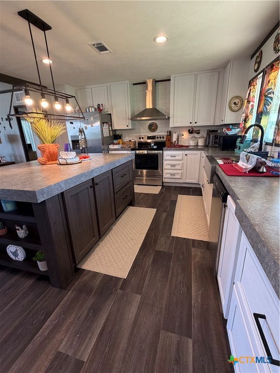 Image 8 of property listing at 1576 Settlers Way 2, Seguin, TX 78155