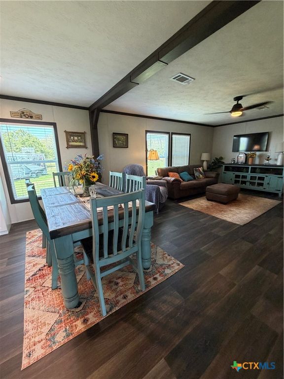 Image 9 of property listing at 1576 Settlers Way 2, Seguin, TX 78155
