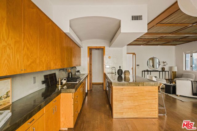 120 PACIFIC Avenue, Venice, CA 90291