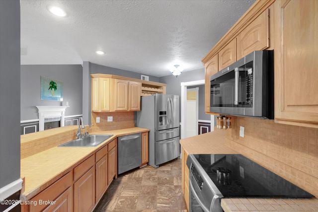 5514 Woodcross Pl, Louisville, KY 40229