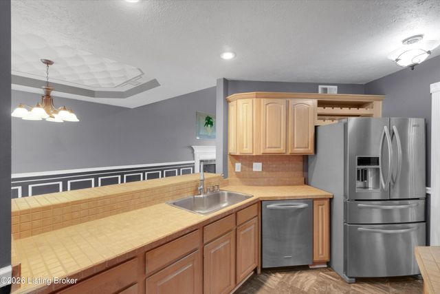 5514 Woodcross Pl, Louisville, KY 40229