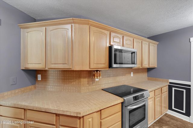 5514 Woodcross Pl, Louisville, KY 40229