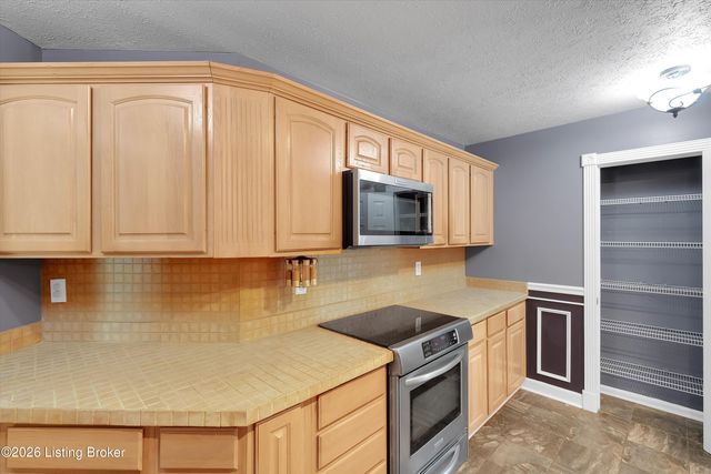 5514 Woodcross Pl, Louisville, KY 40229