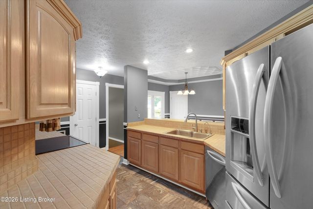 5514 Woodcross Pl, Louisville, KY 40229