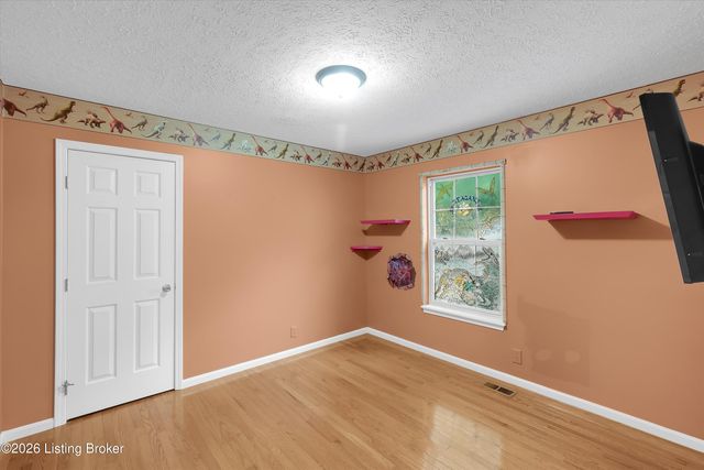 5514 Woodcross Pl, Louisville, KY 40229