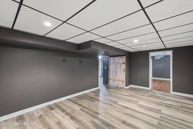 5514 Woodcross Pl, Louisville, KY 40229