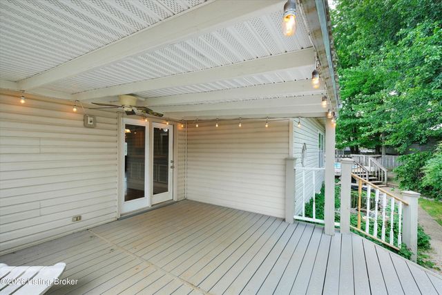 5514 Woodcross Pl, Louisville, KY 40229