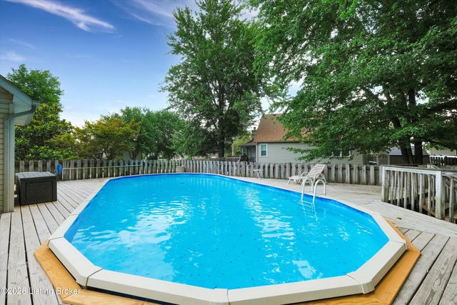 5514 Woodcross Pl, Louisville, KY 40229
