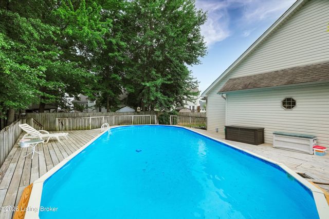 5514 Woodcross Pl, Louisville, KY 40229