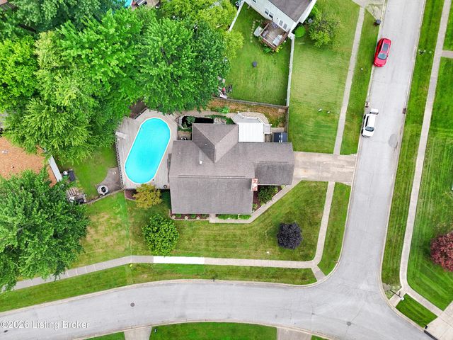 5514 Woodcross Pl, Louisville, KY 40229