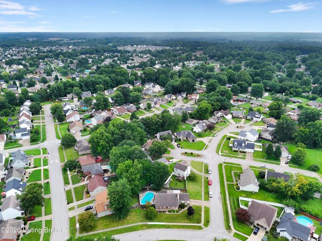 5514 Woodcross Pl, Louisville, KY 40229