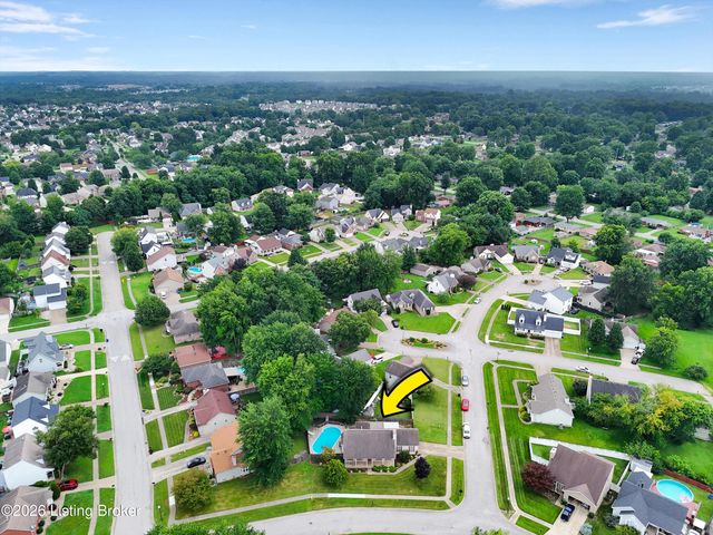 5514 Woodcross Pl, Louisville, KY 40229