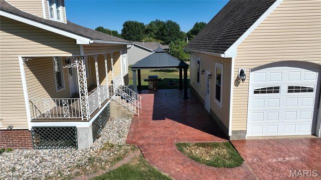 500 Benton Street, Mount Olive, IL 62069