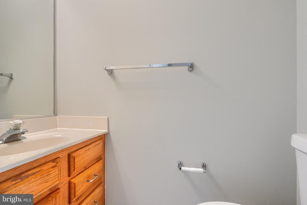 Image 19 of property listing at 20 SUNRISE CT, Randallstown, MD 21133