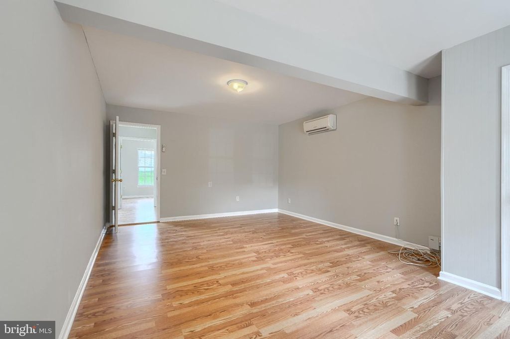 Image 21 of property listing at 20 SUNRISE CT, Randallstown, MD 21133