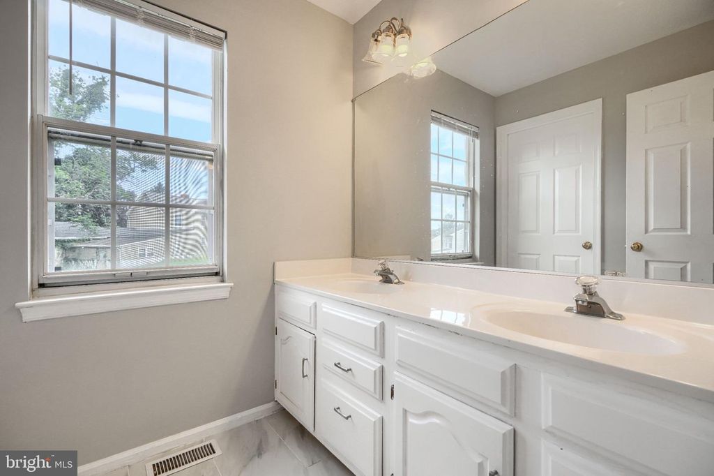 Image 44 of property listing at 20 SUNRISE CT, Randallstown, MD 21133