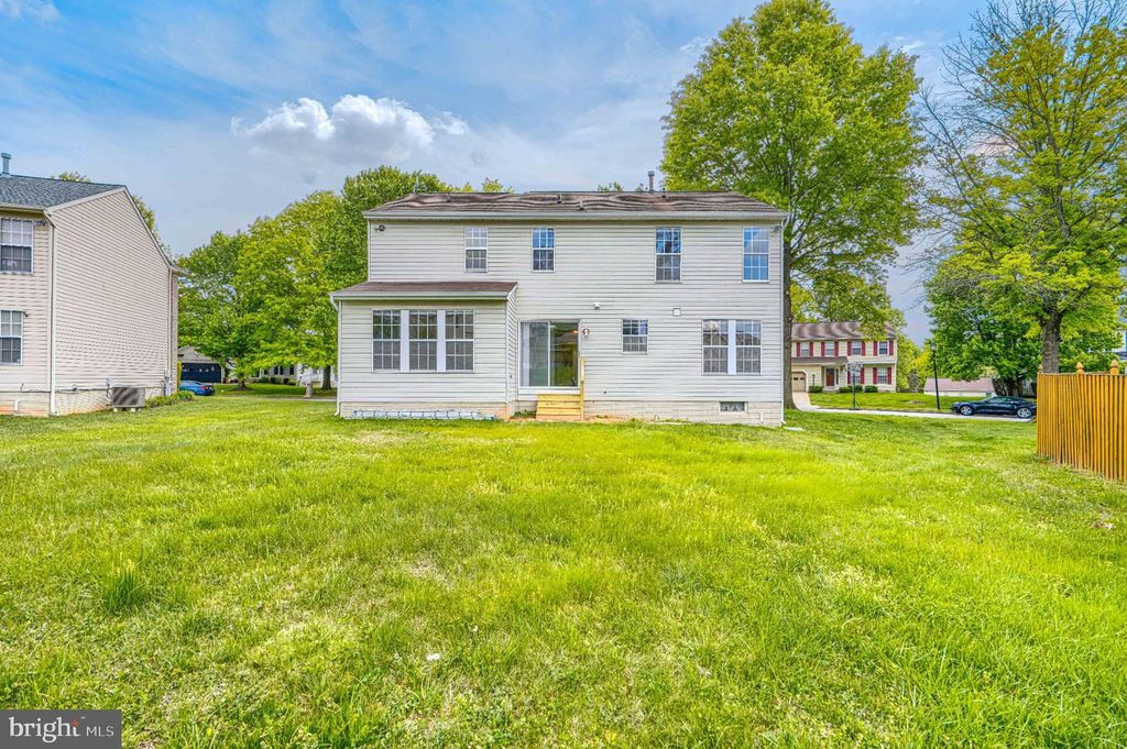Image 6 of property listing at 20 SUNRISE CT, Randallstown, MD 21133